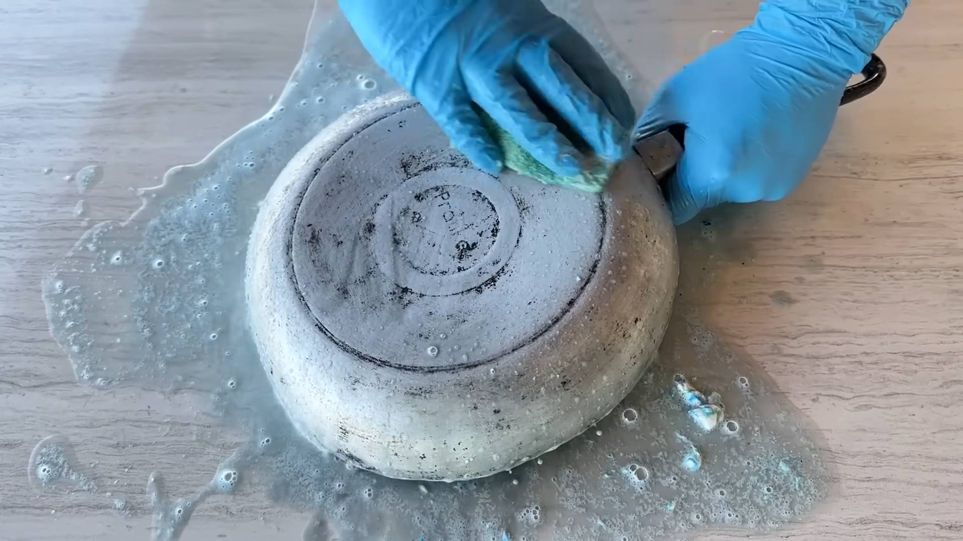 Pfannen reinigen DIY